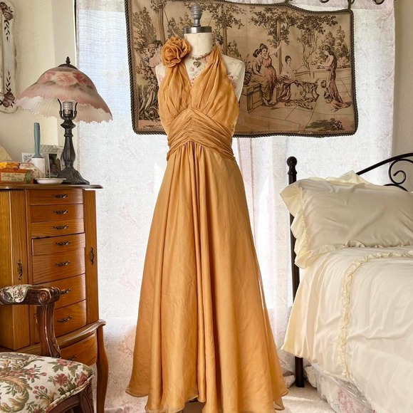 Dresses & Skirts - vintage yellow prom dress‎